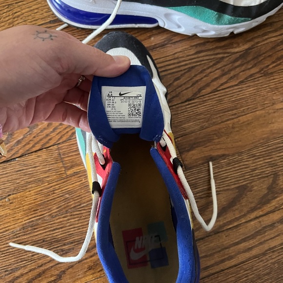 Nike - Picture 3 of 5